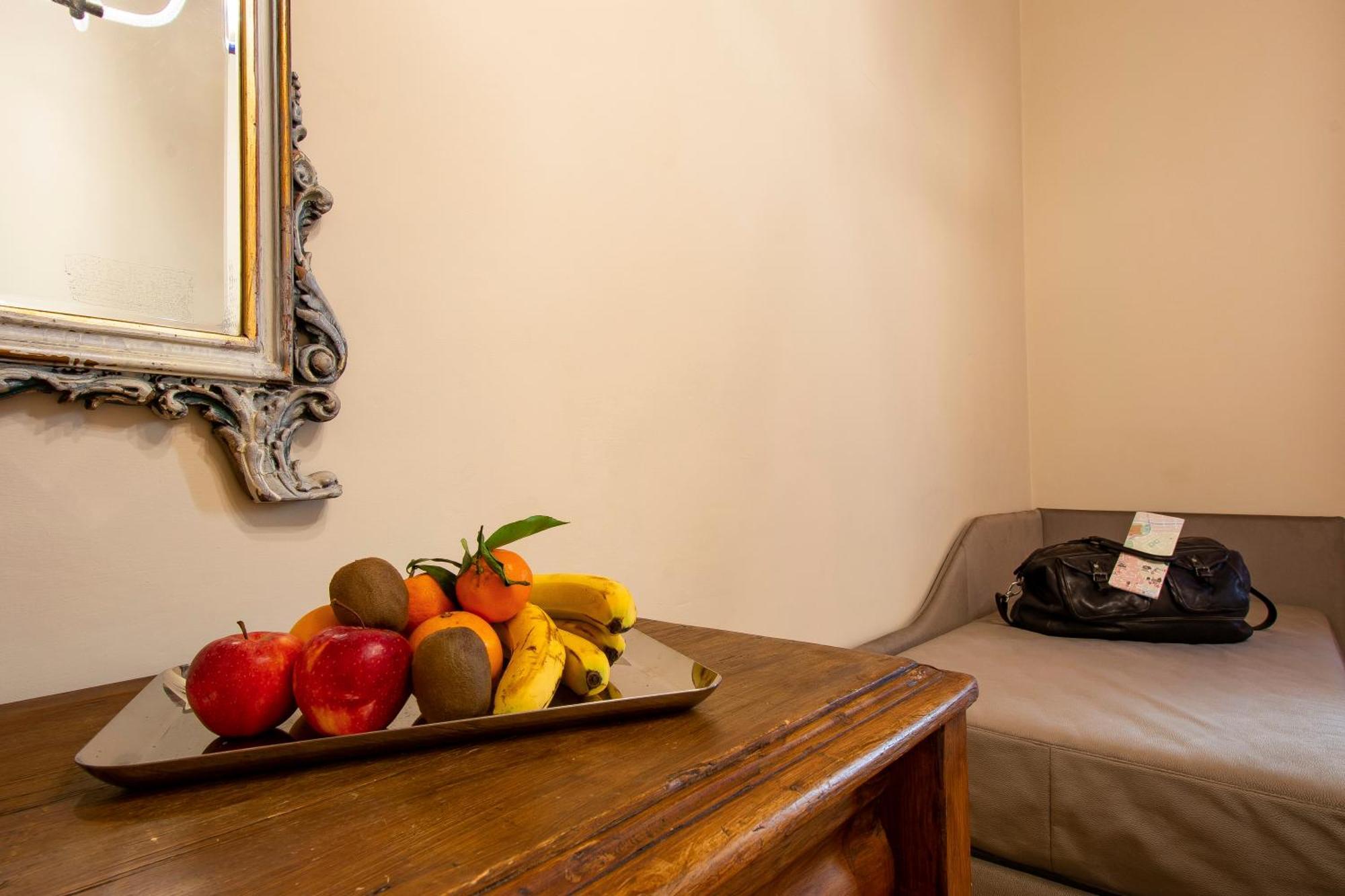N4U Guest House Флоренція Екстер'єр фото