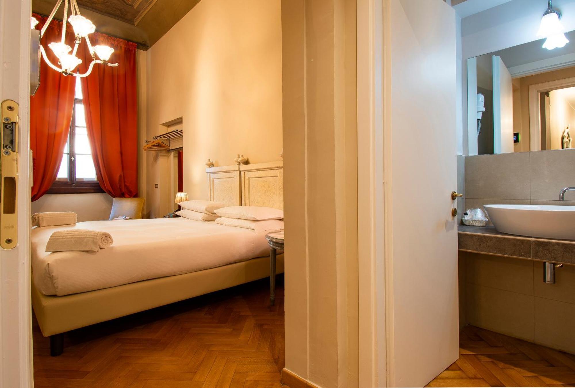 N4U Guest House Флоренція Екстер'єр фото