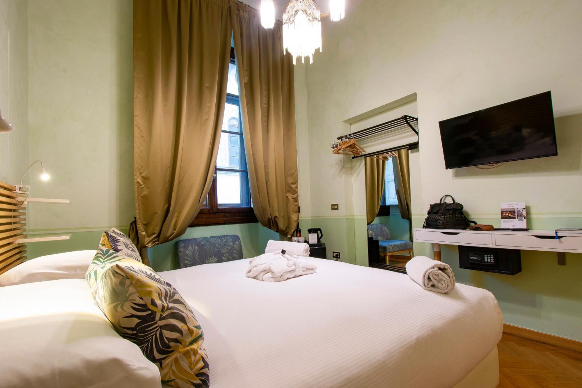 N4U Guest House Флоренція Екстер'єр фото