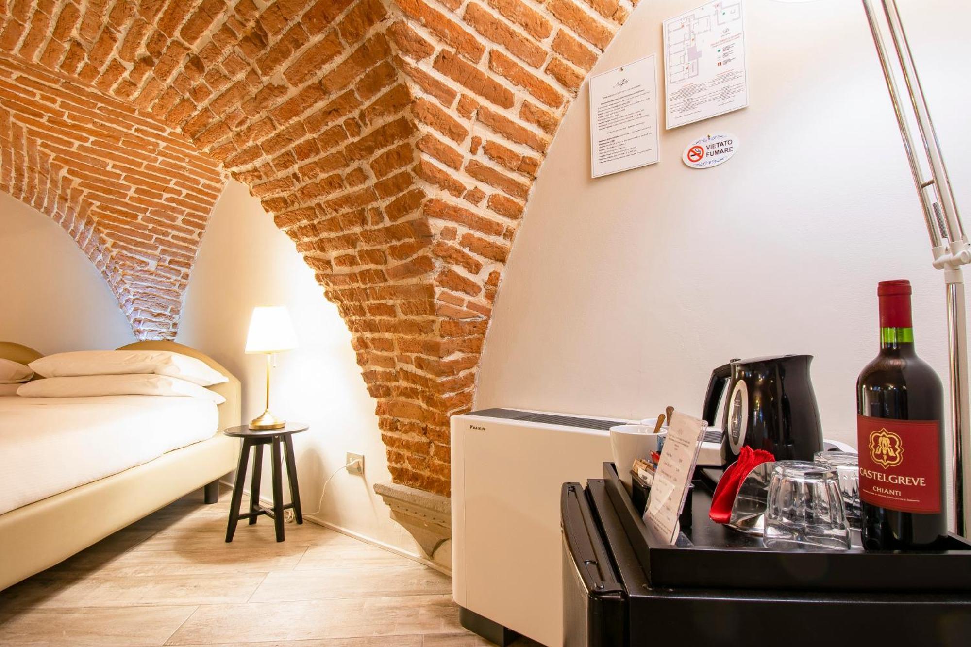 N4U Guest House Флоренція Екстер'єр фото