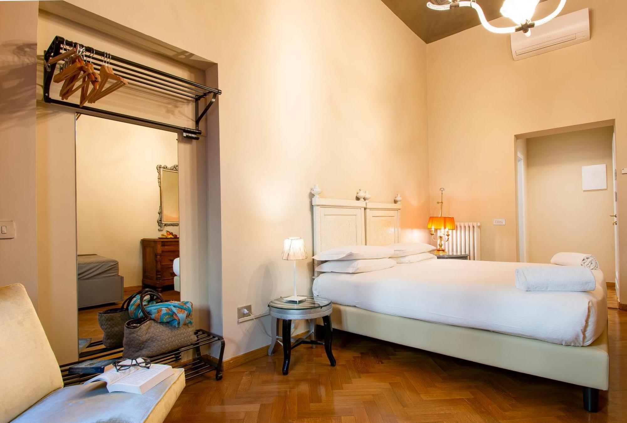 N4U Guest House Флоренція Екстер'єр фото