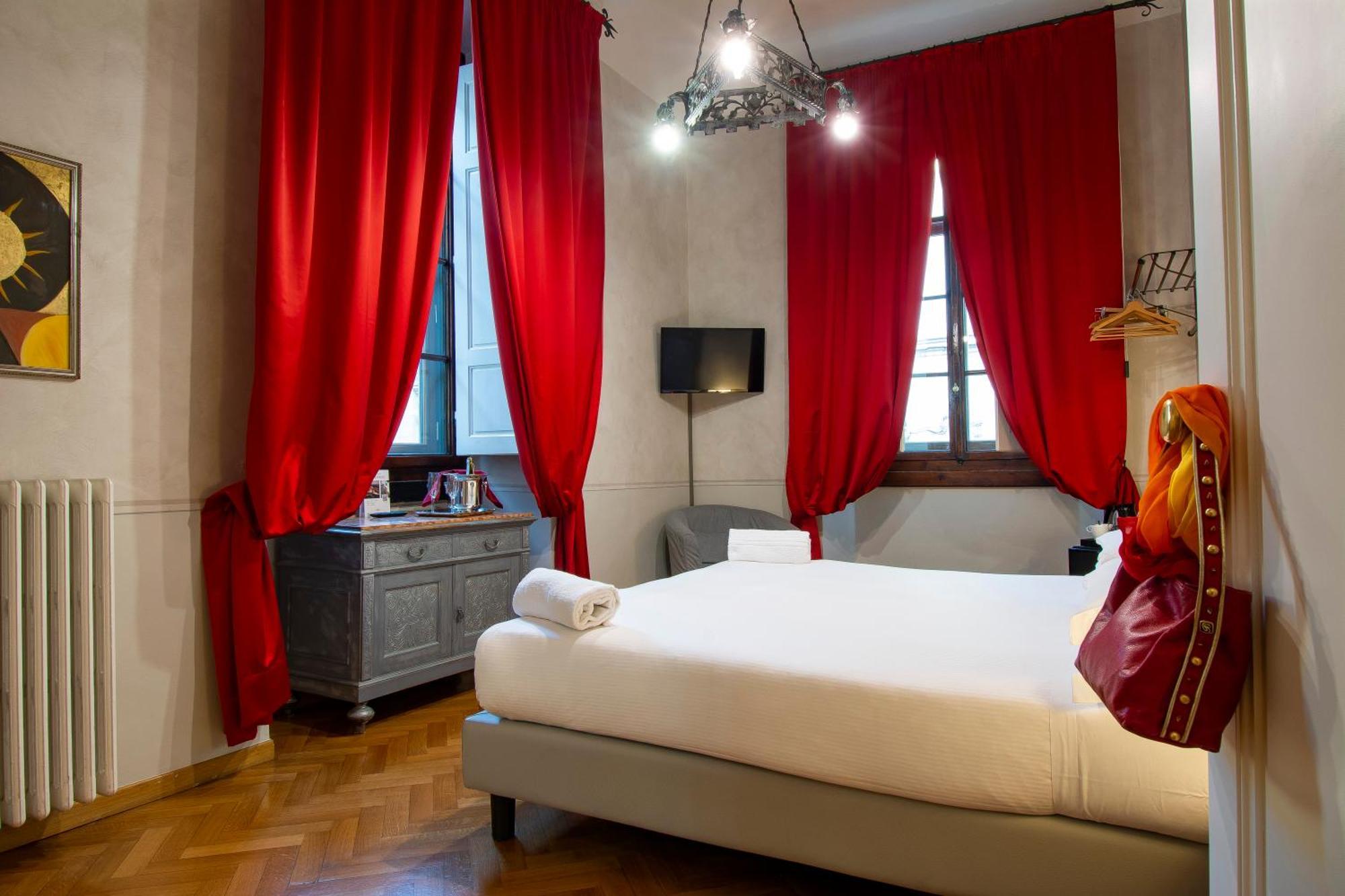 N4U Guest House Флоренція Екстер'єр фото