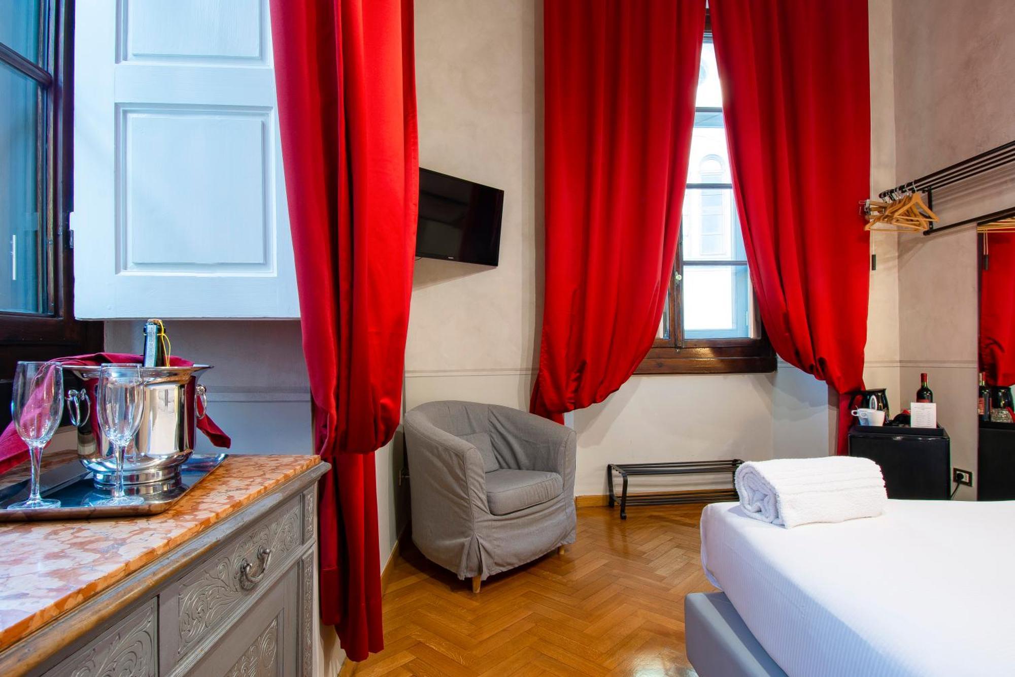 N4U Guest House Флоренція Екстер'єр фото