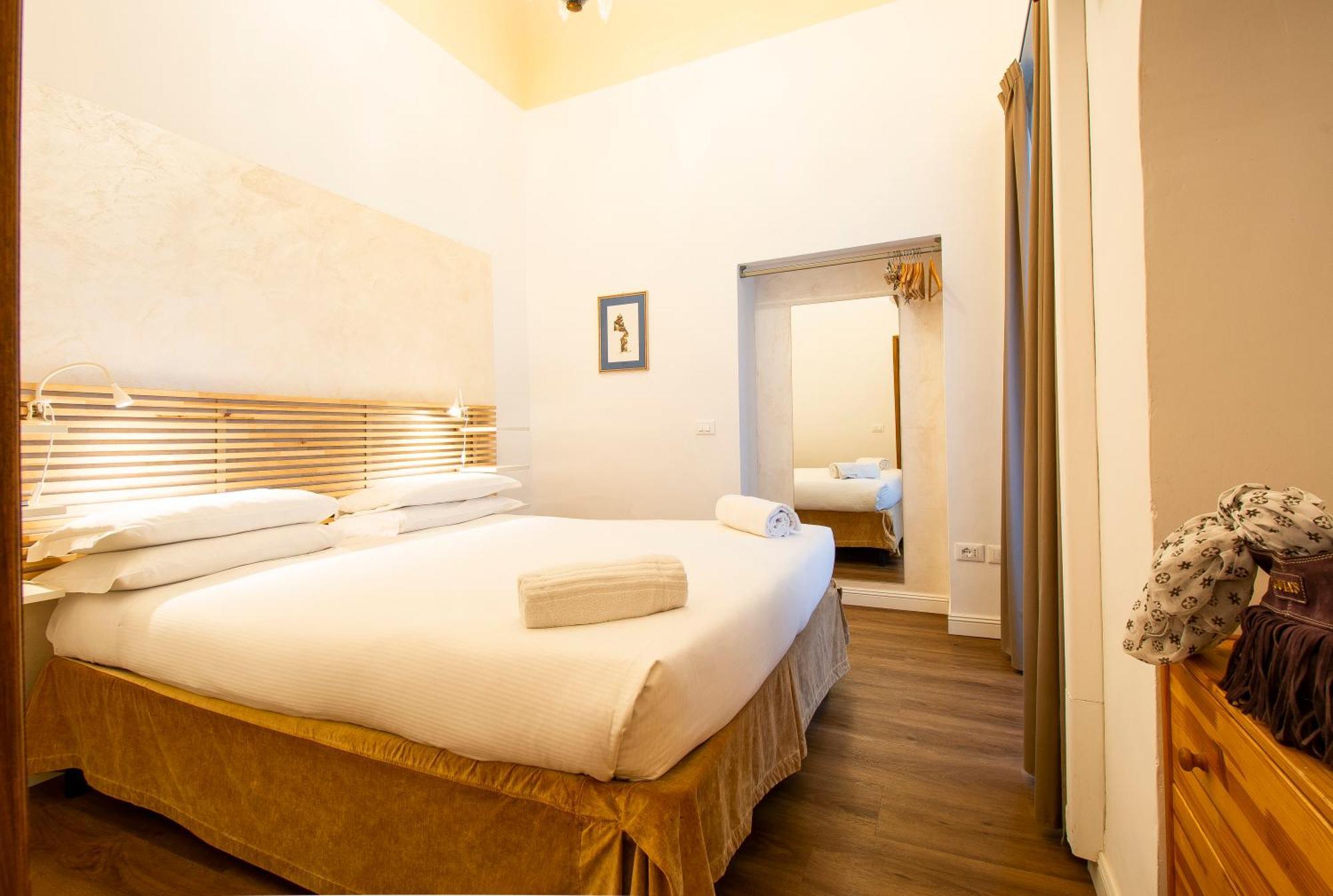 N4U Guest House Флоренція Екстер'єр фото