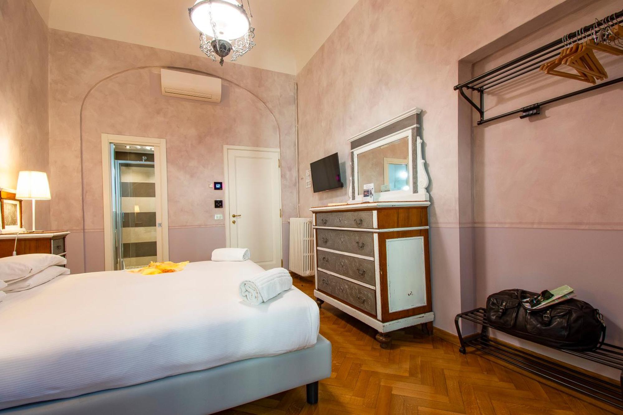 N4U Guest House Флоренція Екстер'єр фото