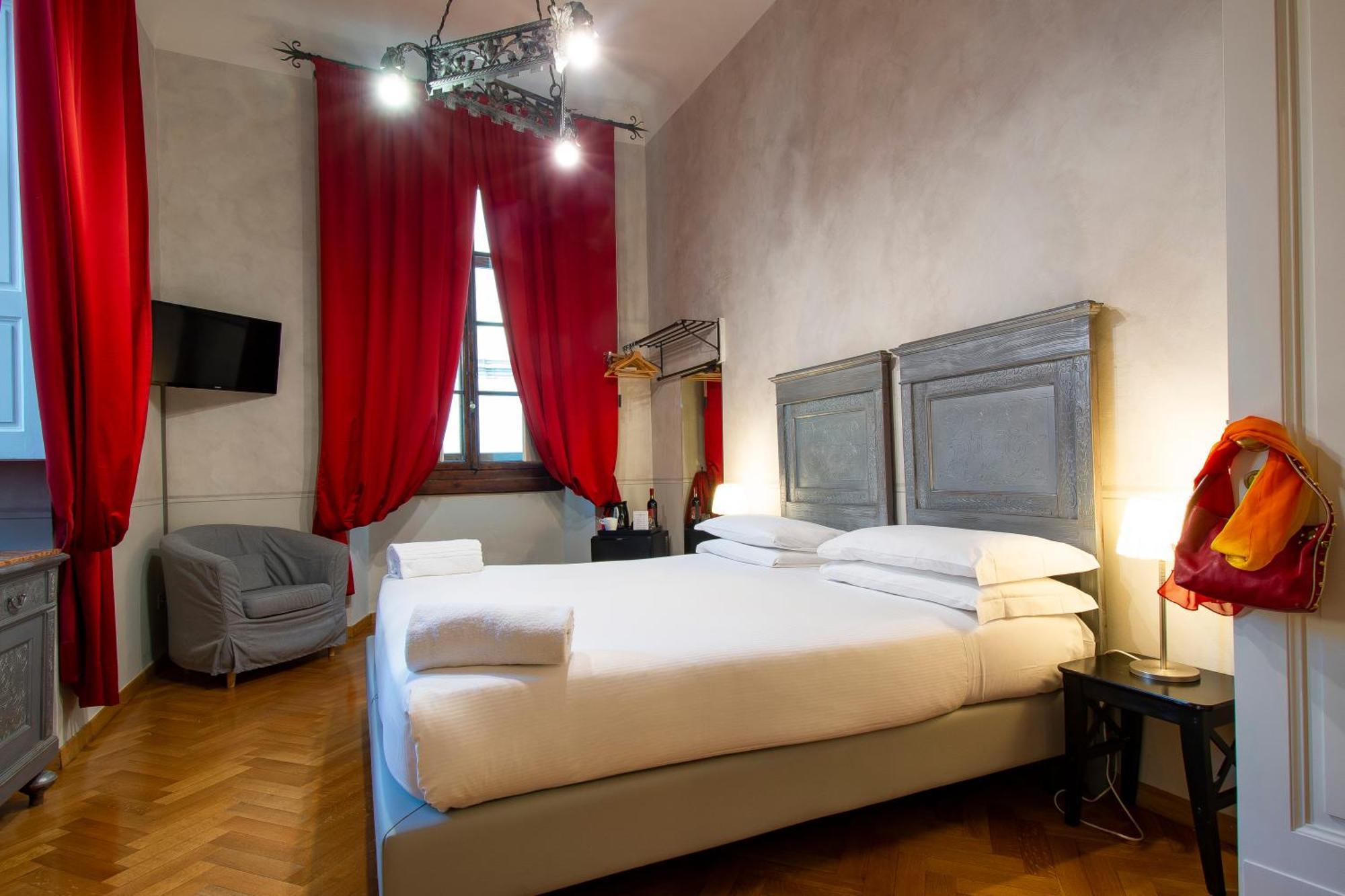 N4U Guest House Флоренція Екстер'єр фото