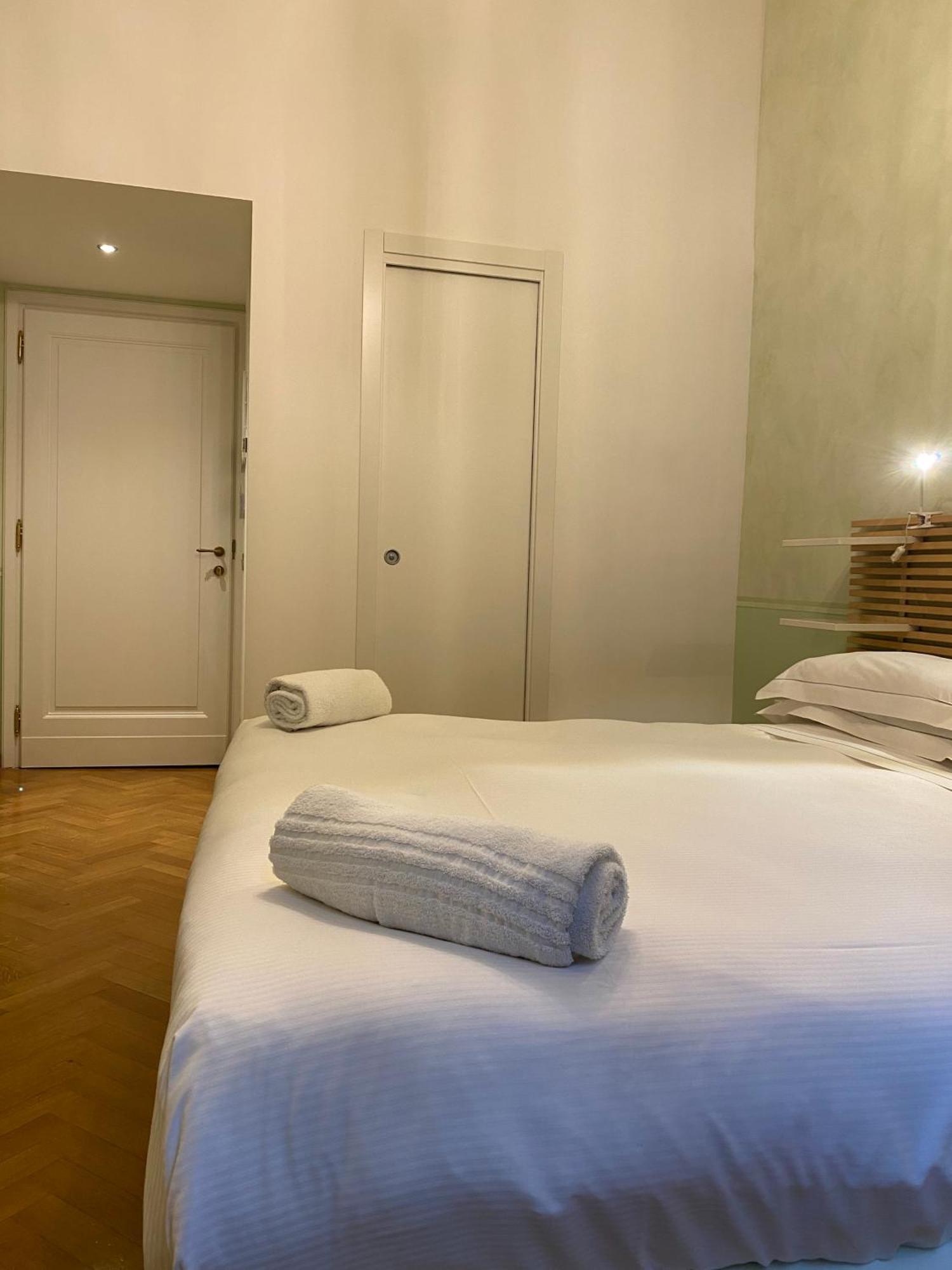 N4U Guest House Флоренція Екстер'єр фото