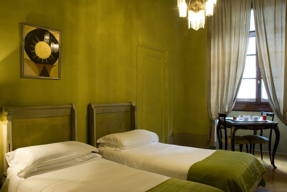 N4U Guest House Флоренція Екстер'єр фото